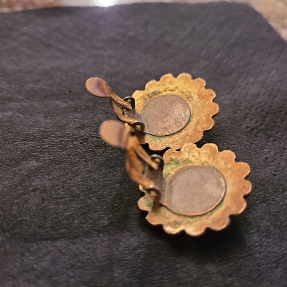 AUTHENTIC VINTAGE CLIP ON EARRINGS - Picture 5 of 5